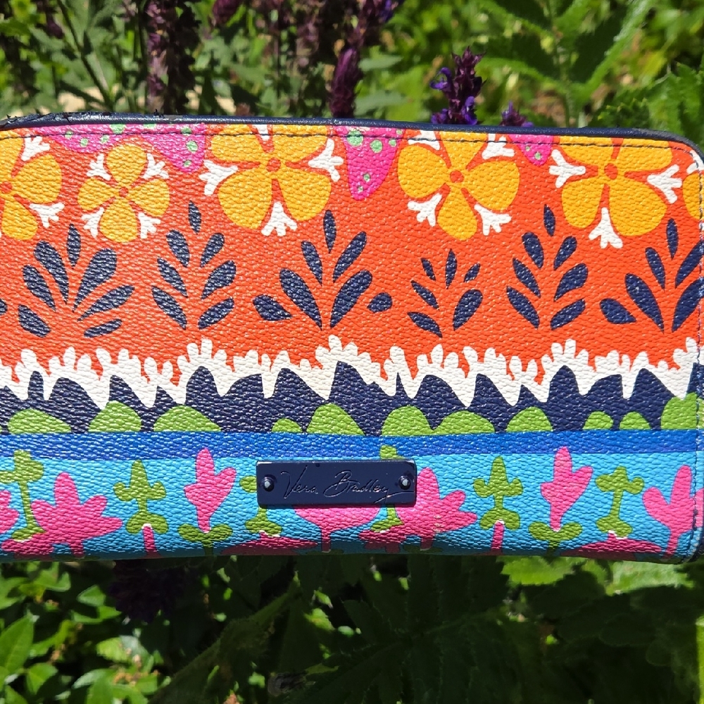 VERA BRADLEY Colorful Floral Long Wallet. Multi COLOR. EUC. (BIN 005)